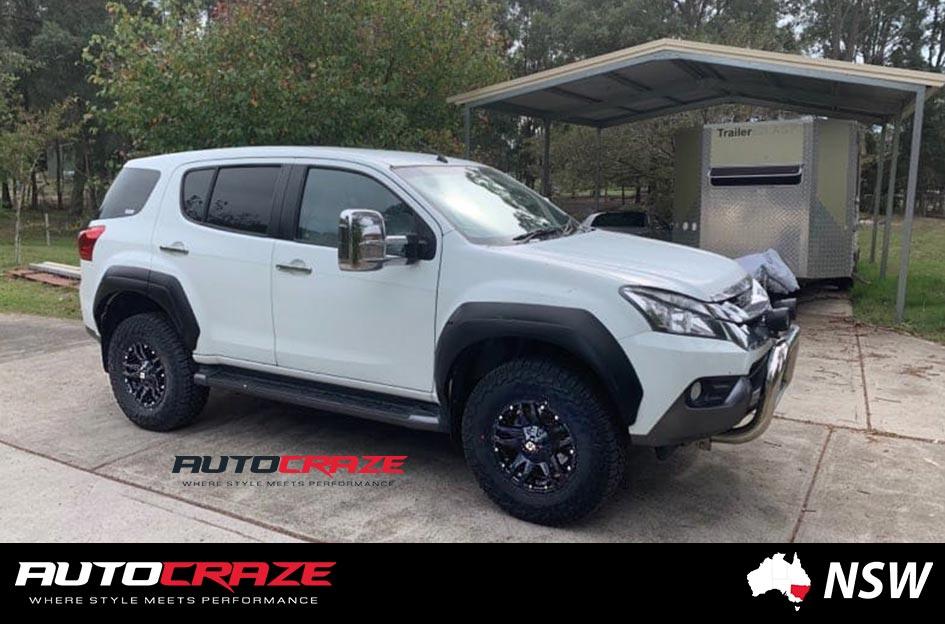 ISUZU MU X CLIFF MATTE BLACK